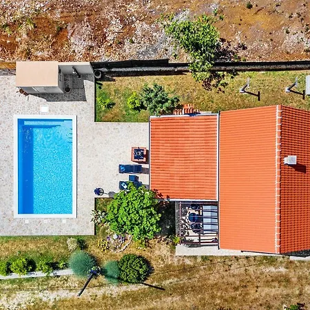 Vikendica Sunny House