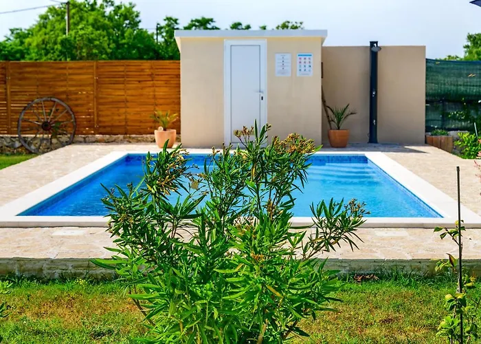 Sunny House Дом отдыха *